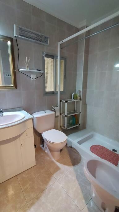 Charming Three Bedroom Apartment In Alcoi المظهر الخارجي الصورة